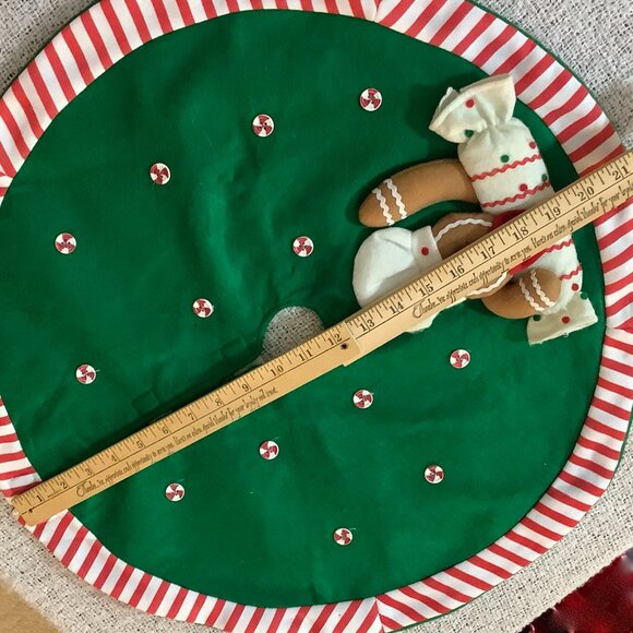 Christmas Tree Skirt 2 Christmas Stockings Gingerbread Man Accent - Picture 3 of 11